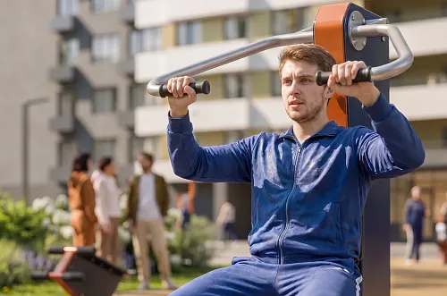 Спортивная зона с тренажёрами